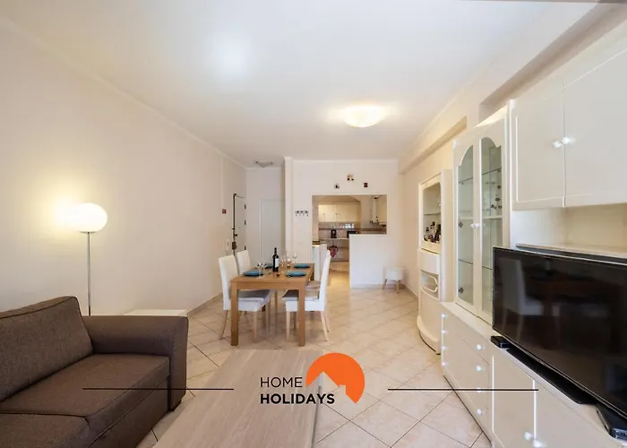 #043 Hassan Flat By Holidays *